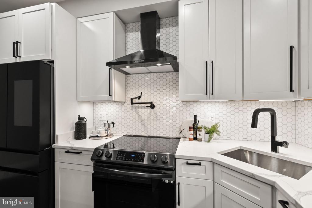 1513 A STREET NE Unit: 1
