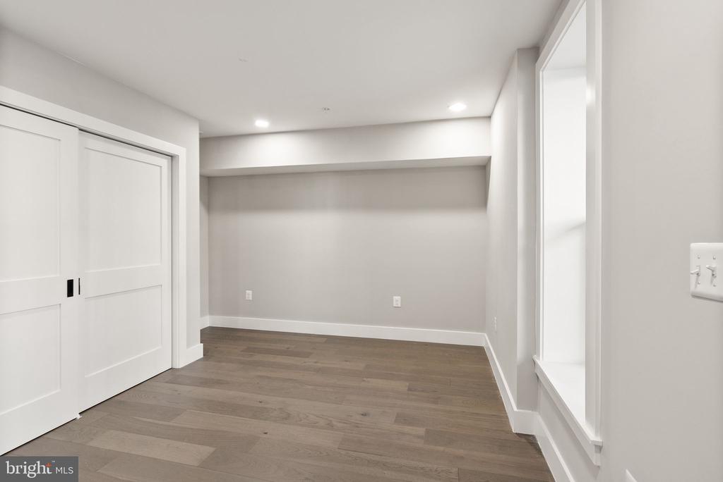 1513 A STREET NE Unit: 1