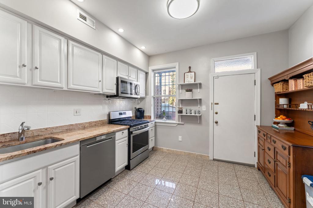 1523 PARK ROAD NW Unit: 102