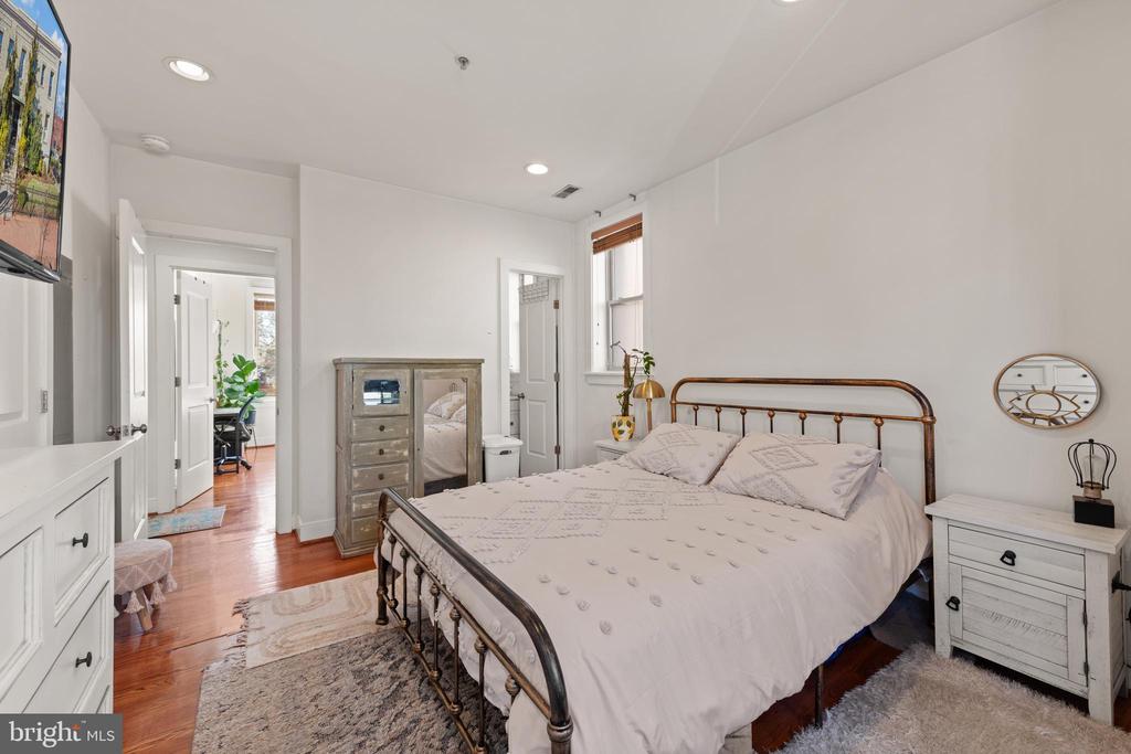 1718 1ST STREET NW Unit: 3