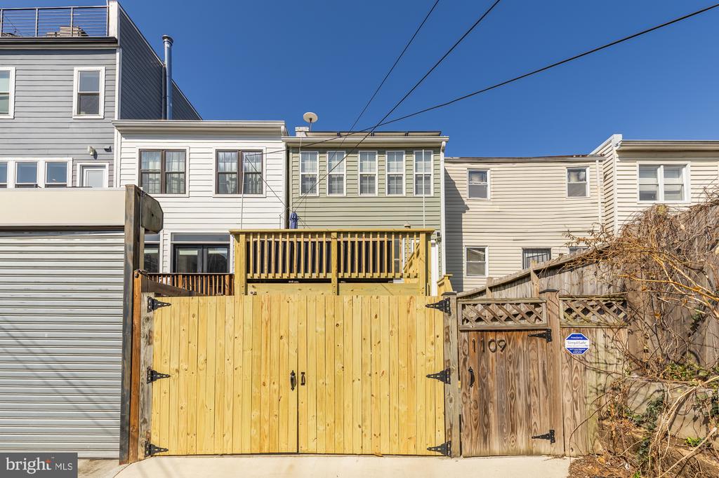 1109 7TH STREET NE