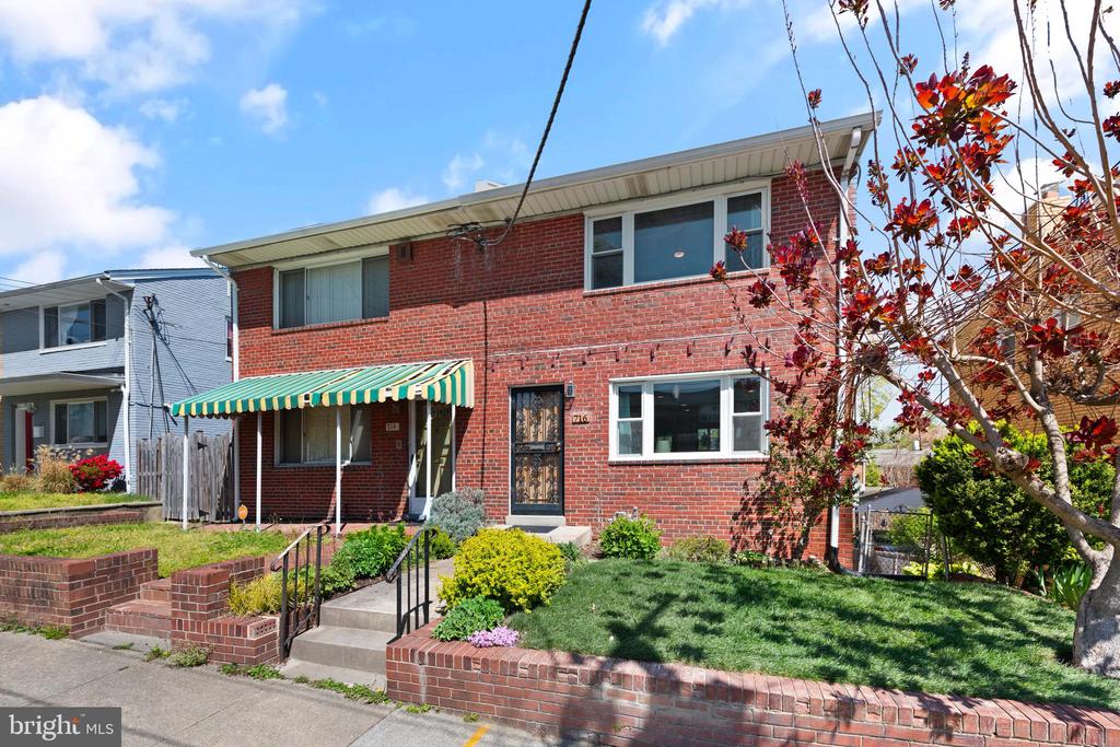 716 DELAFIELD STREET NE