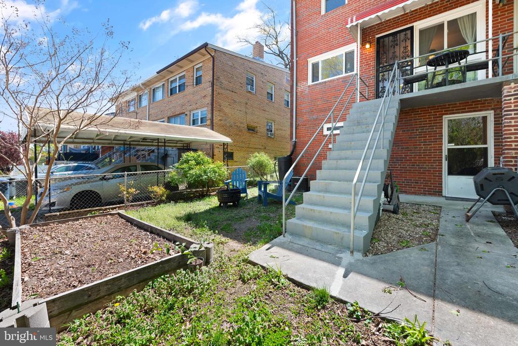 716 DELAFIELD STREET NE