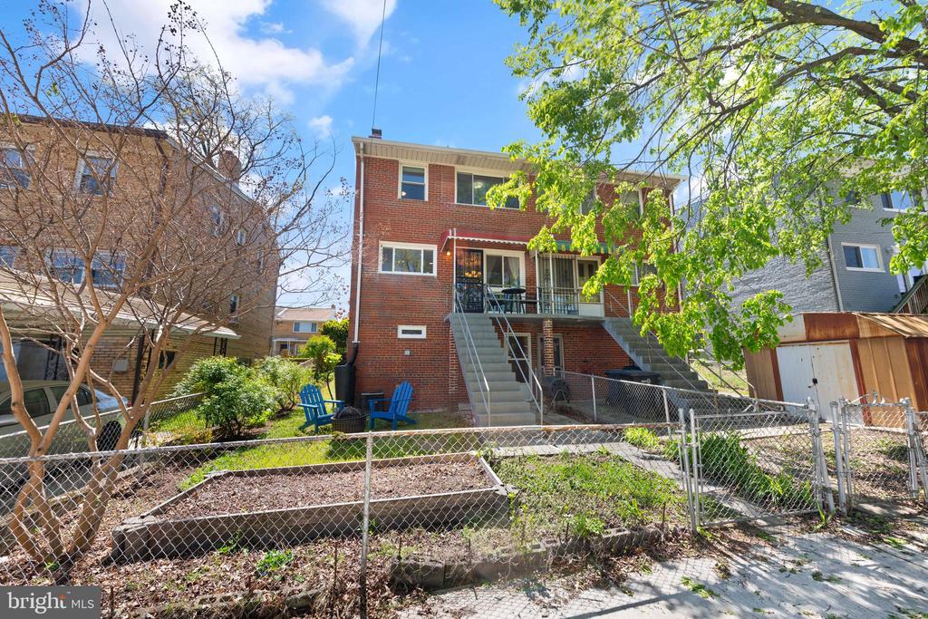716 DELAFIELD STREET NE