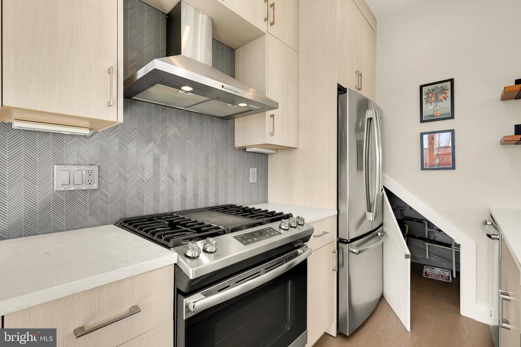 653 IRVING STREET NW Unit: 8