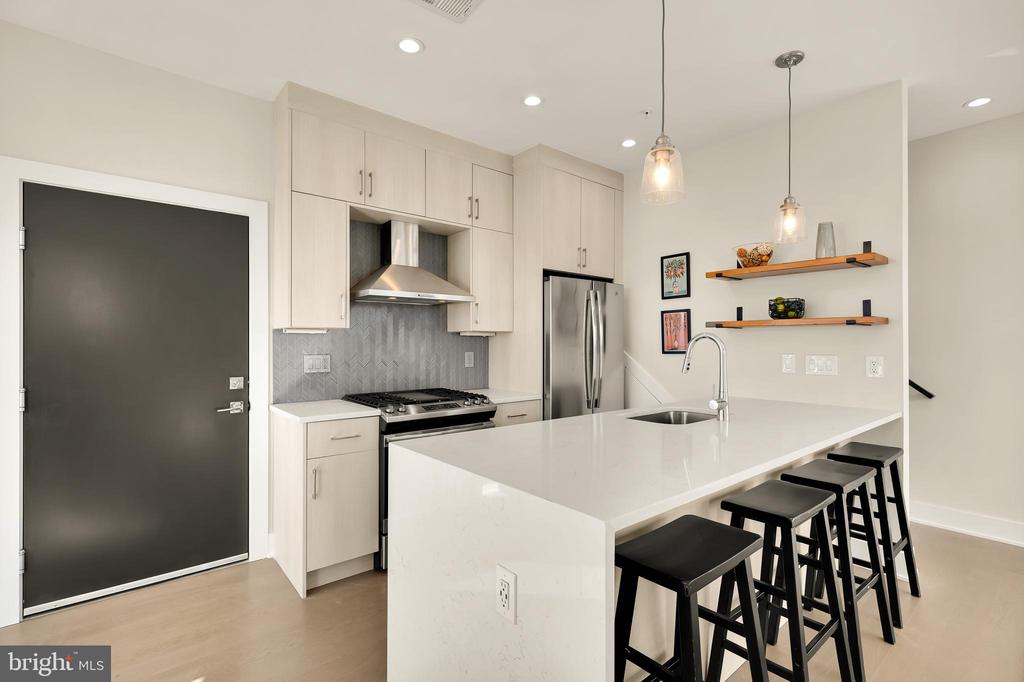 653 IRVING STREET NW Unit: 8