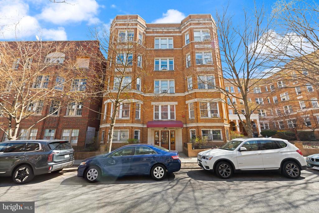 1820 CLYDESDALE PLACE NW Unit: 4
