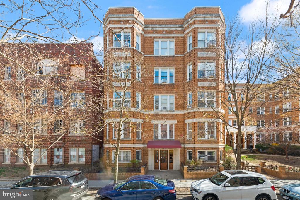 1820 CLYDESDALE PLACE NW Unit: 4