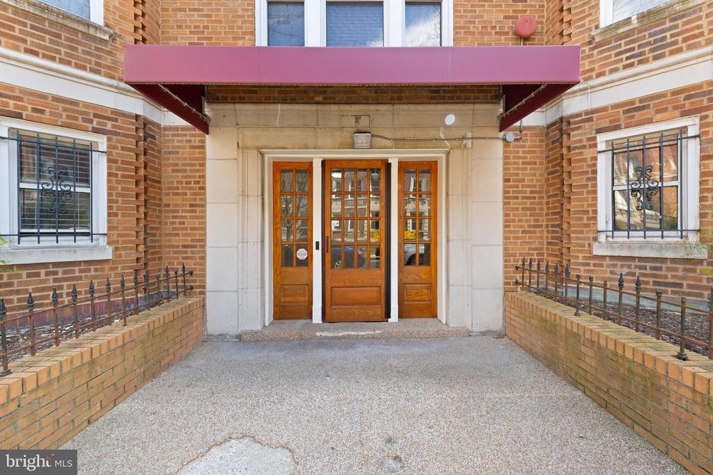 1820 CLYDESDALE PLACE NW Unit: 4