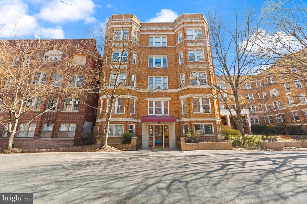 1820 CLYDESDALE PLACE NW Unit: 4