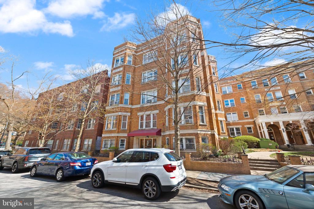1820 CLYDESDALE PLACE NW Unit: 4