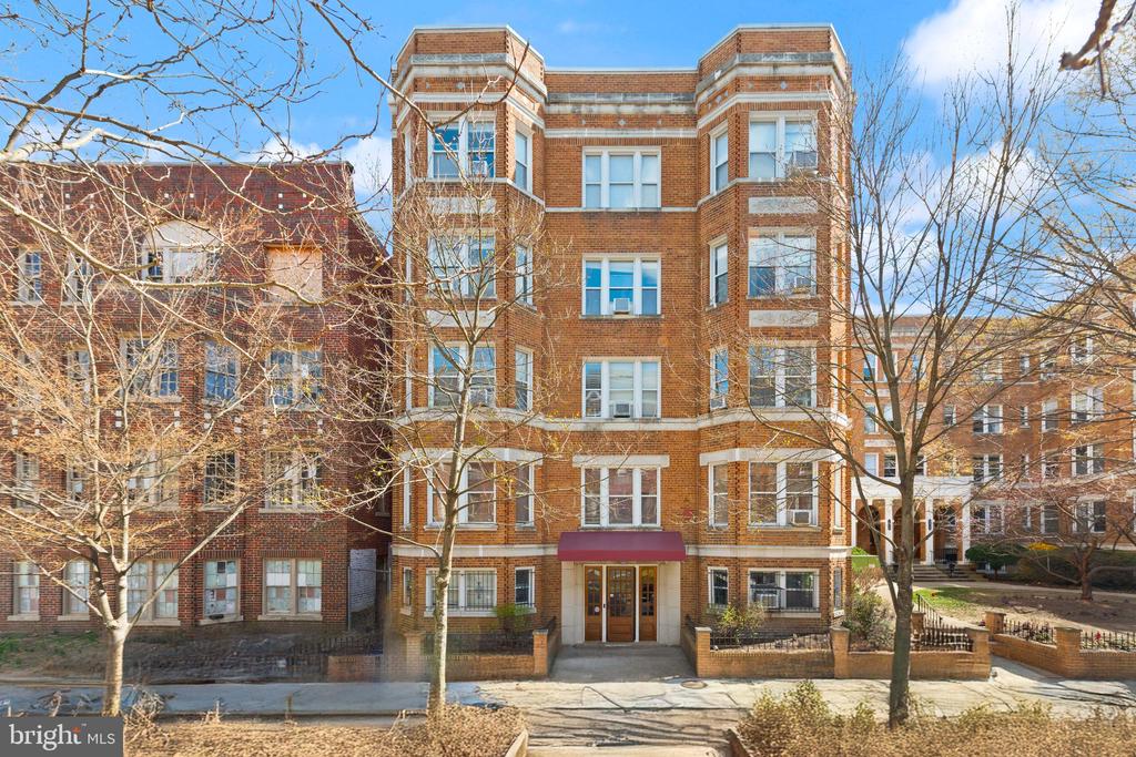 1820 CLYDESDALE PLACE NW Unit: 4