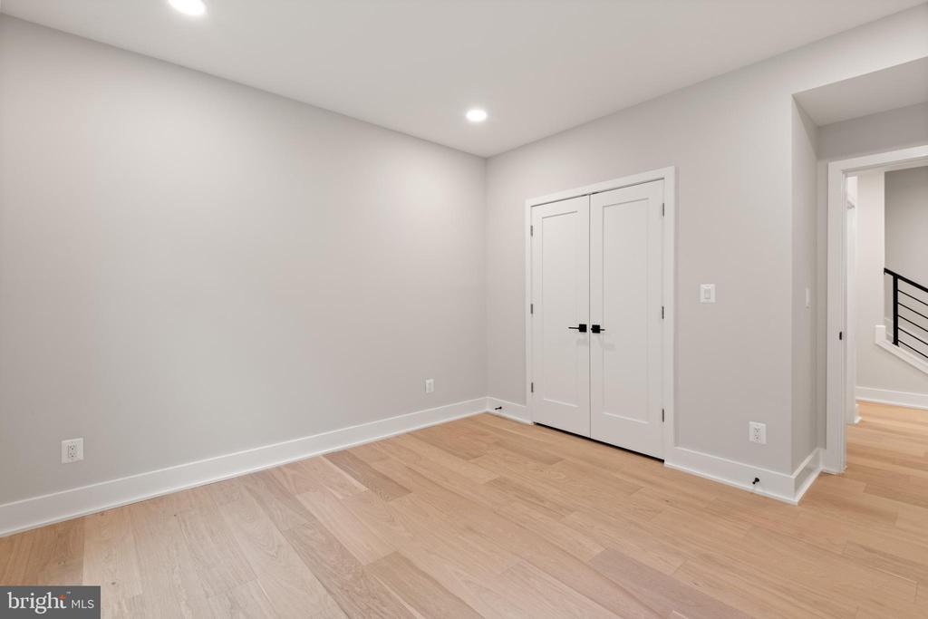 6008 34TH PLACE NW