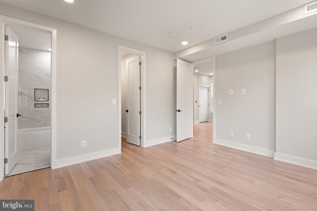 6008 34TH PLACE NW