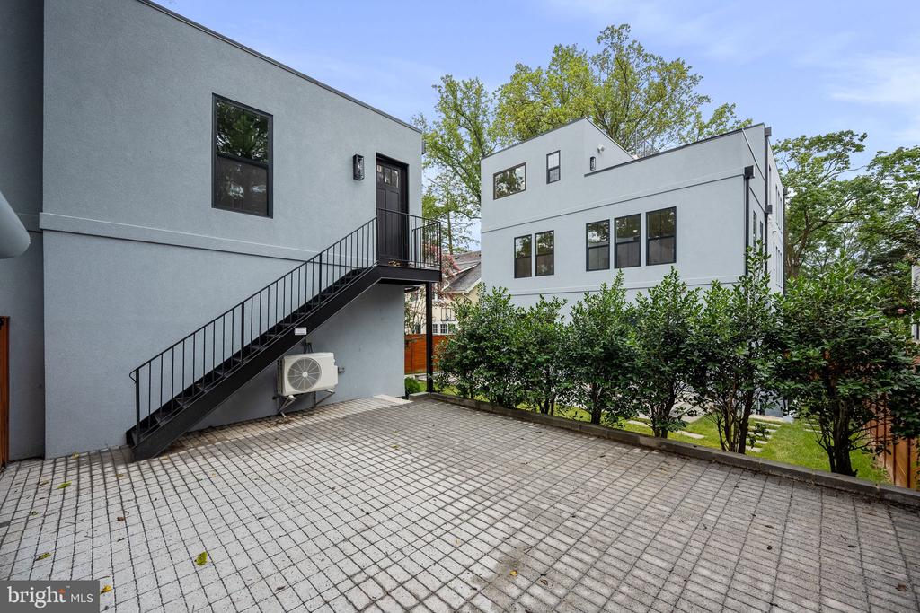 3711 LIVINGSTON STREET NW