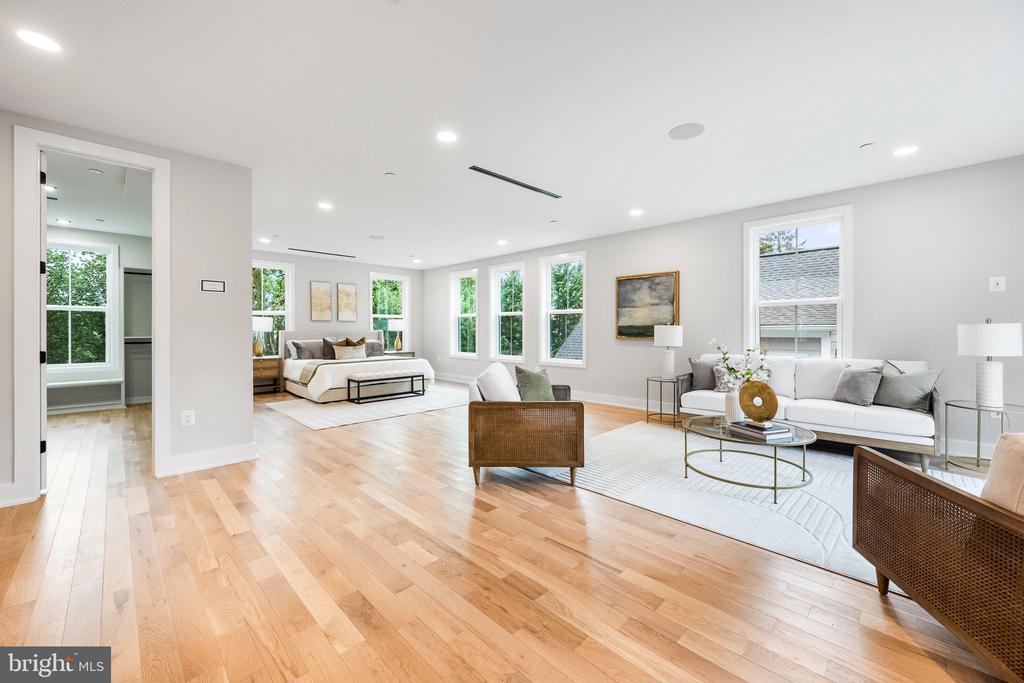 3711 LIVINGSTON STREET NW