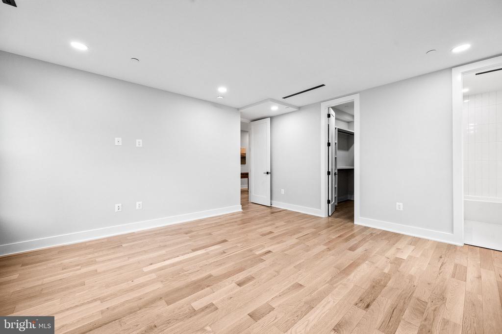 3711 LIVINGSTON STREET NW