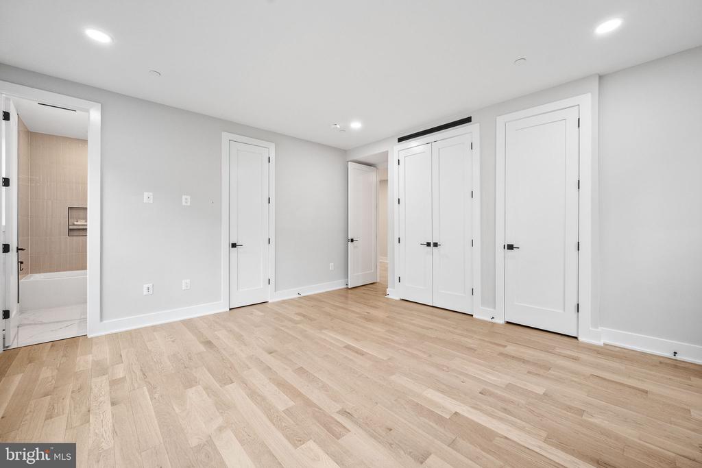 3711 LIVINGSTON STREET NW