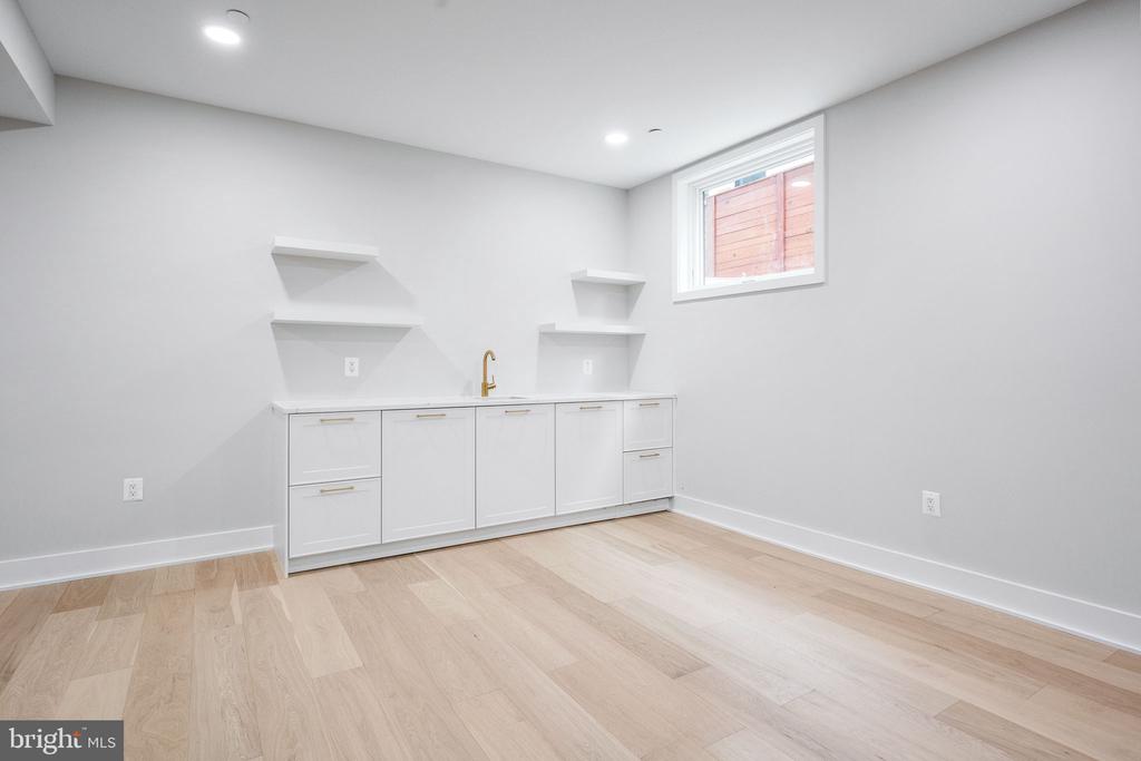 3711 LIVINGSTON STREET NW