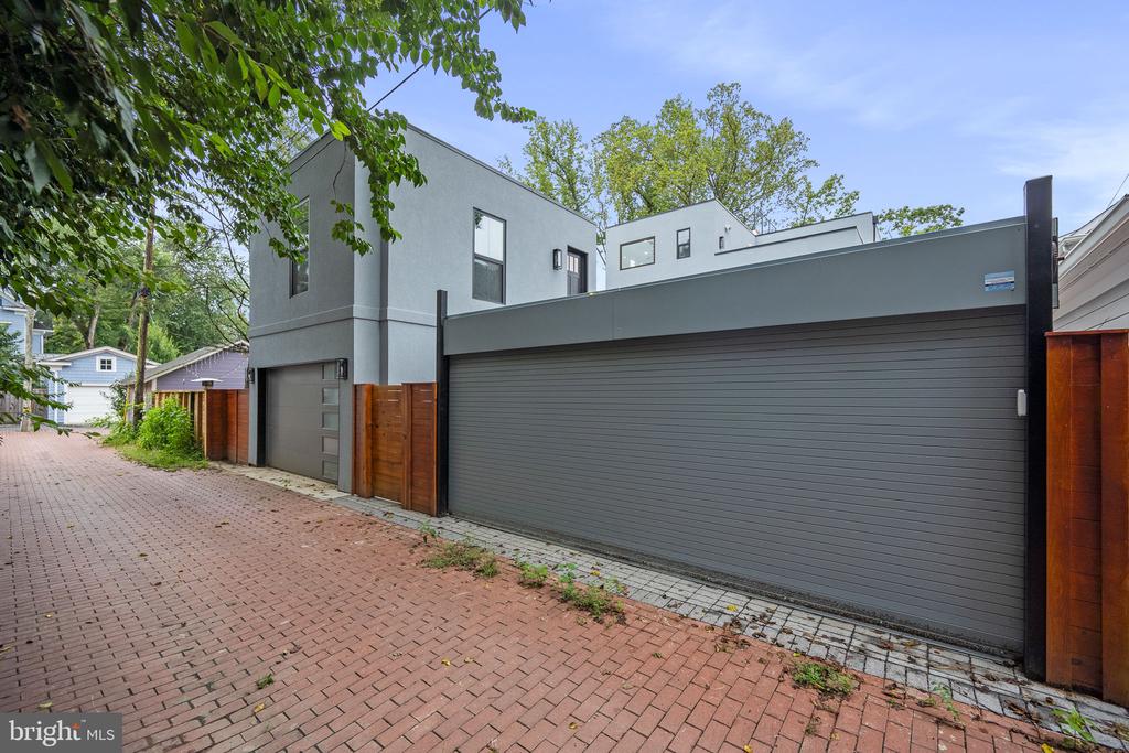 3711 LIVINGSTON STREET NW