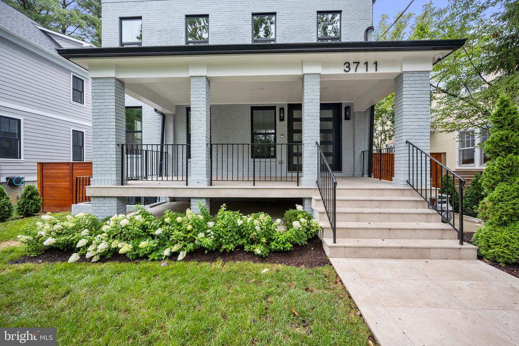 3711 LIVINGSTON STREET NW