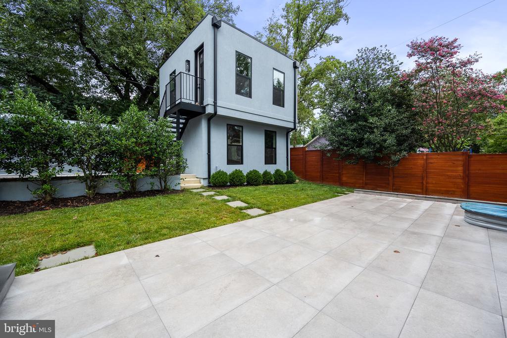 3711 LIVINGSTON STREET NW