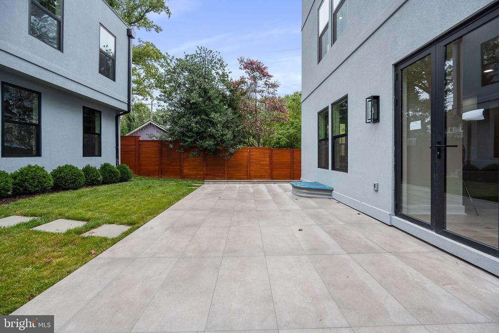 3711 LIVINGSTON STREET NW