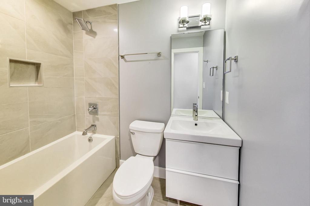 525 KENNEDY STREET NW Unit: 6