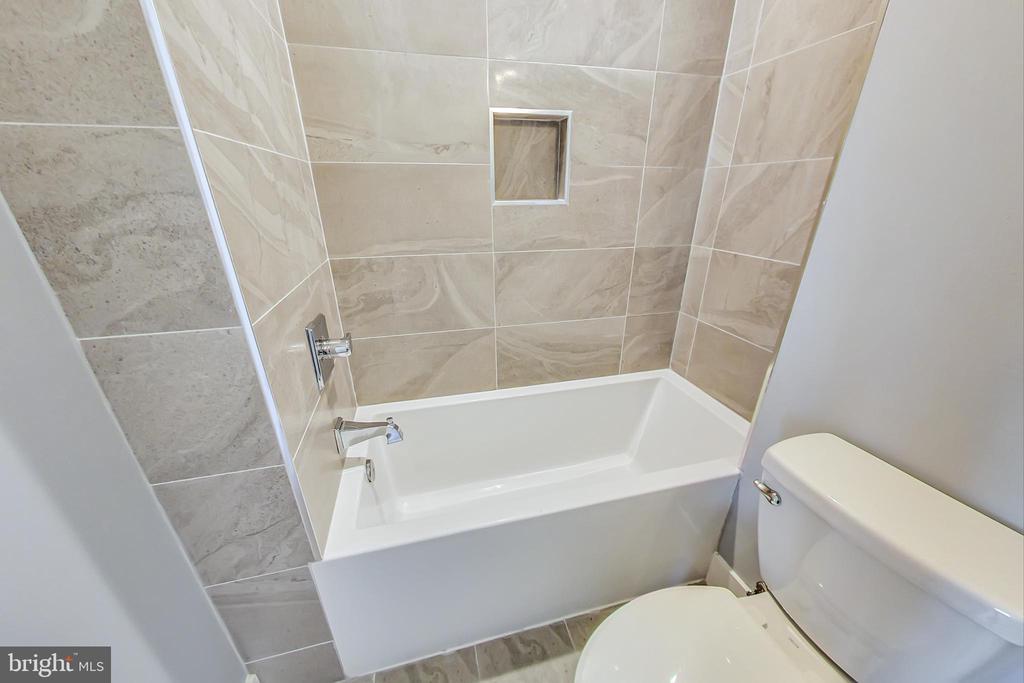 525 KENNEDY STREET NW Unit: 6