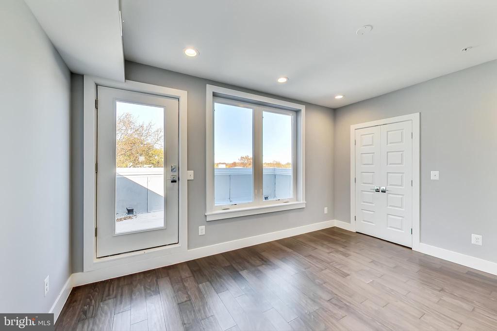 525 KENNEDY STREET NW Unit: 6