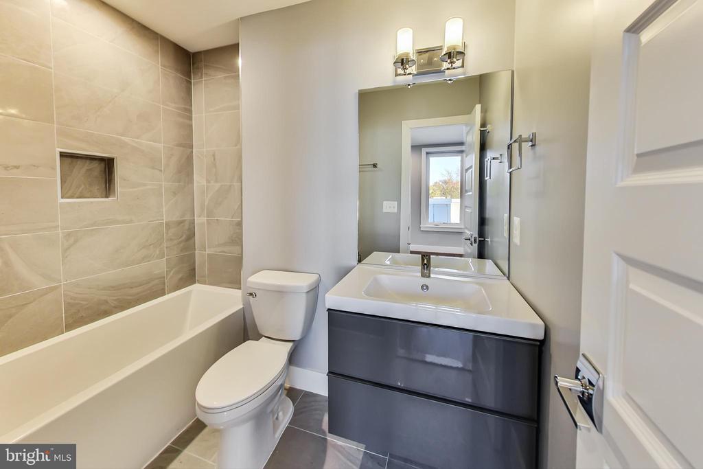525 KENNEDY STREET NW Unit: 6
