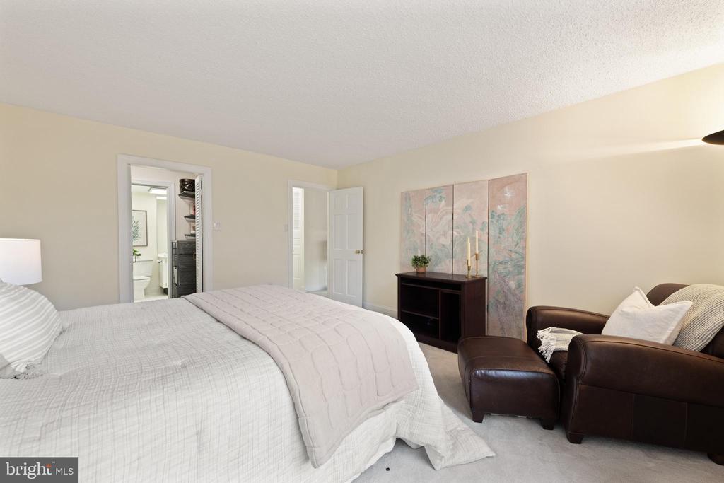1325 18TH STREET NW Unit: 712