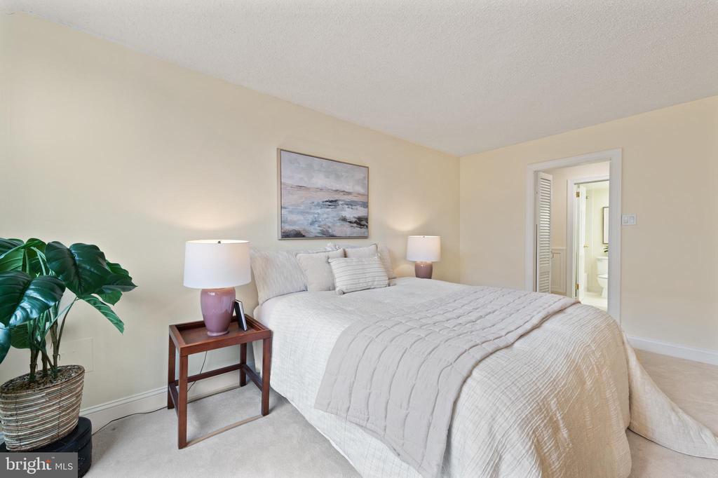 1325 18TH STREET NW Unit: 712