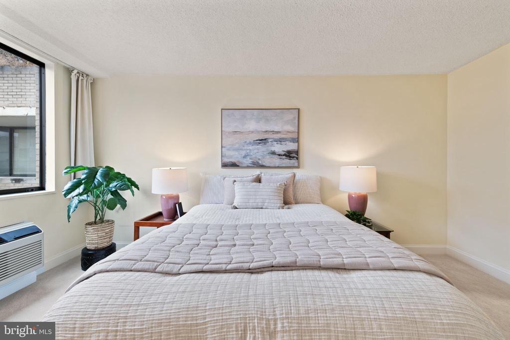 1325 18TH STREET NW Unit: 712