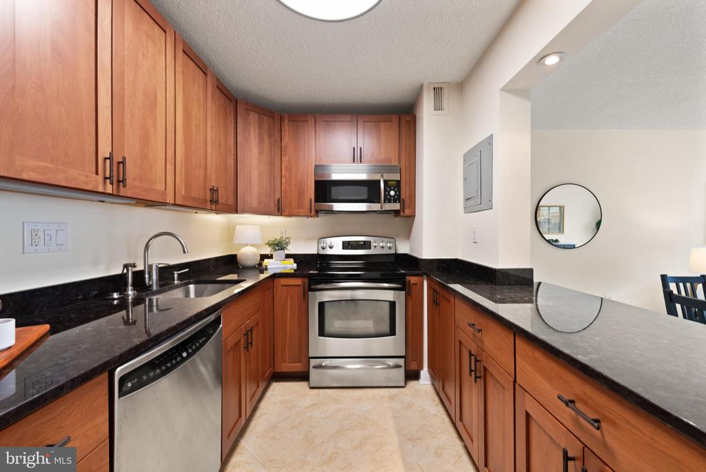 1325 18TH STREET NW Unit: 712