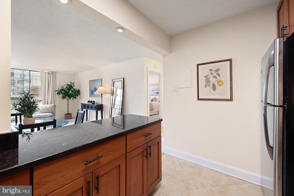 1325 18TH STREET NW Unit: 712