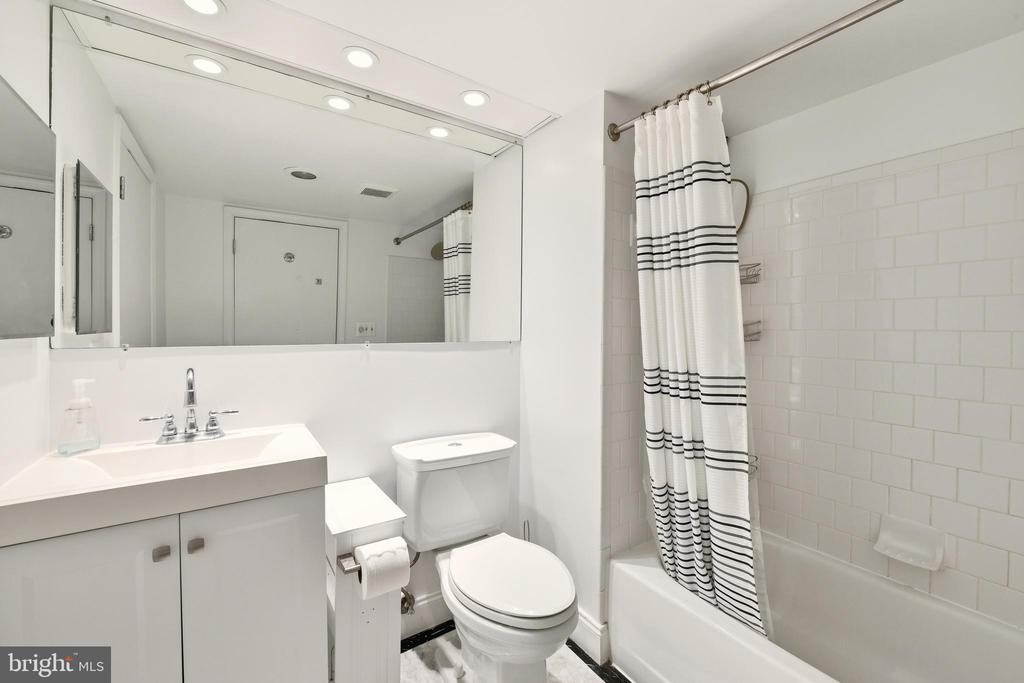 1401 17TH STREET NW Unit: 409