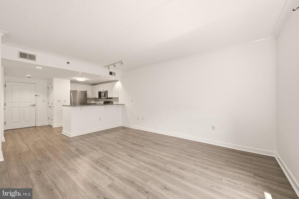 777 7TH STREET NW Unit: 1017