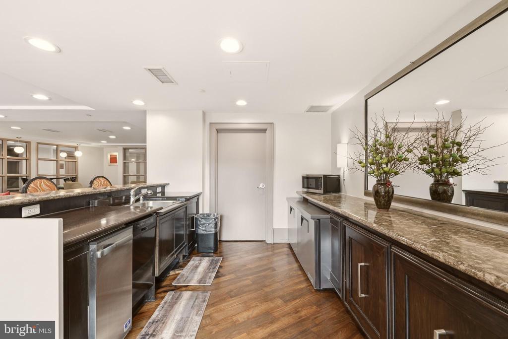 777 7TH STREET NW Unit: 1017