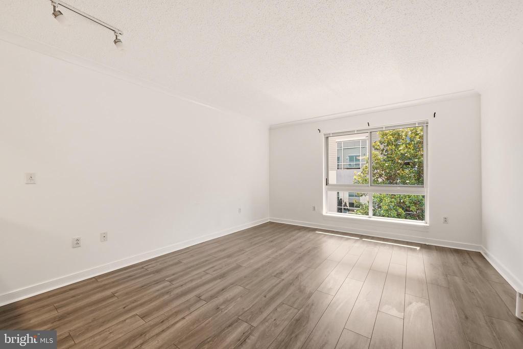 777 7TH STREET NW Unit: 1017