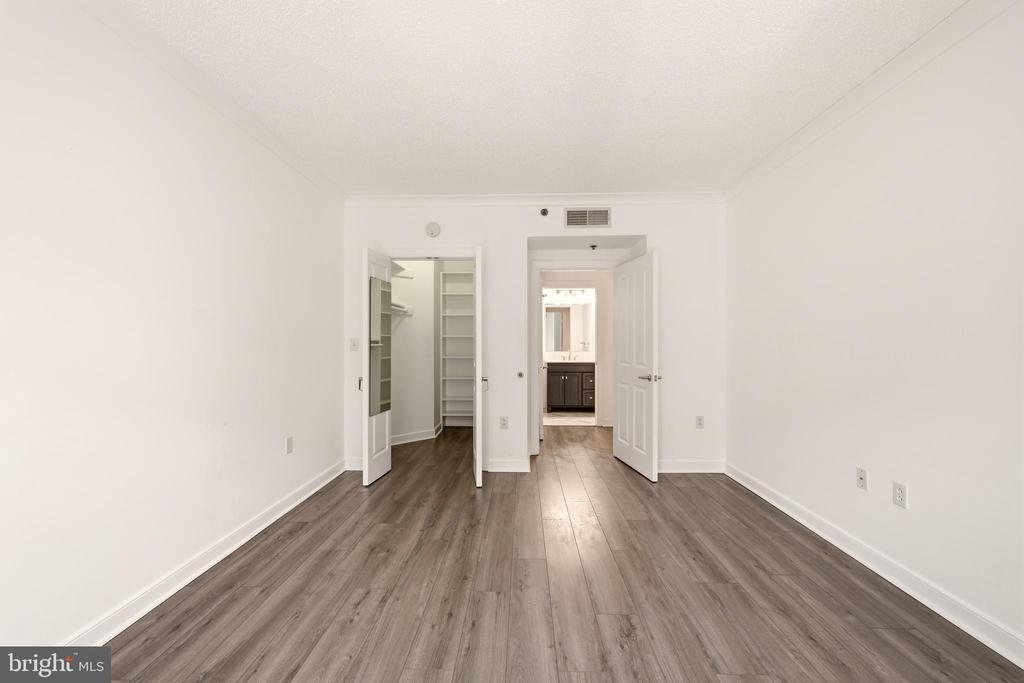 777 7TH STREET NW Unit: 1017