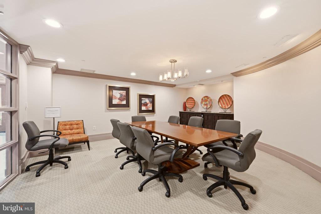 777 7TH STREET NW Unit: 1017
