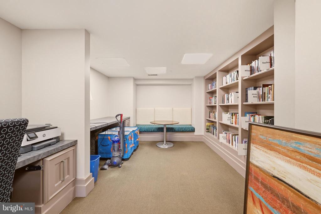 777 7TH STREET NW Unit: 1017