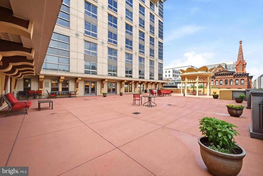 777 7TH STREET NW Unit: 1017