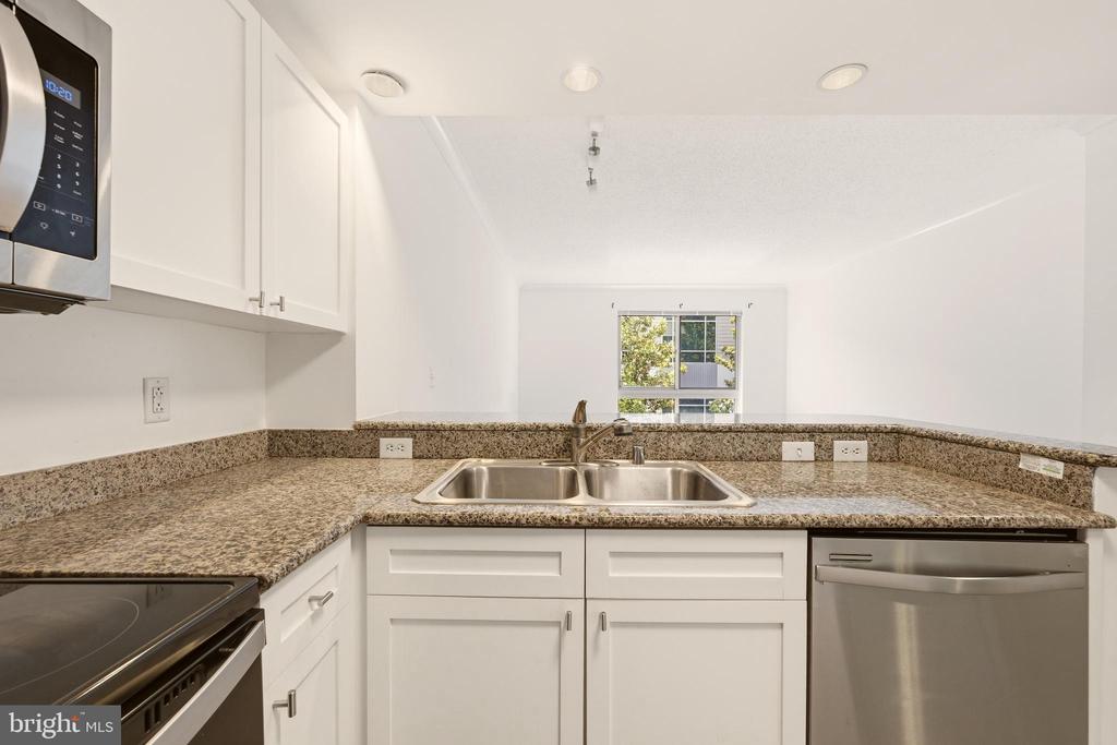 777 7TH STREET NW Unit: 1017