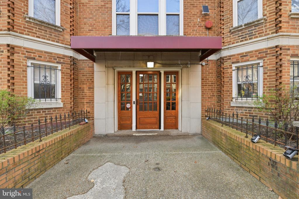 1820 CLYDESDALE PLACE NW Unit: 4