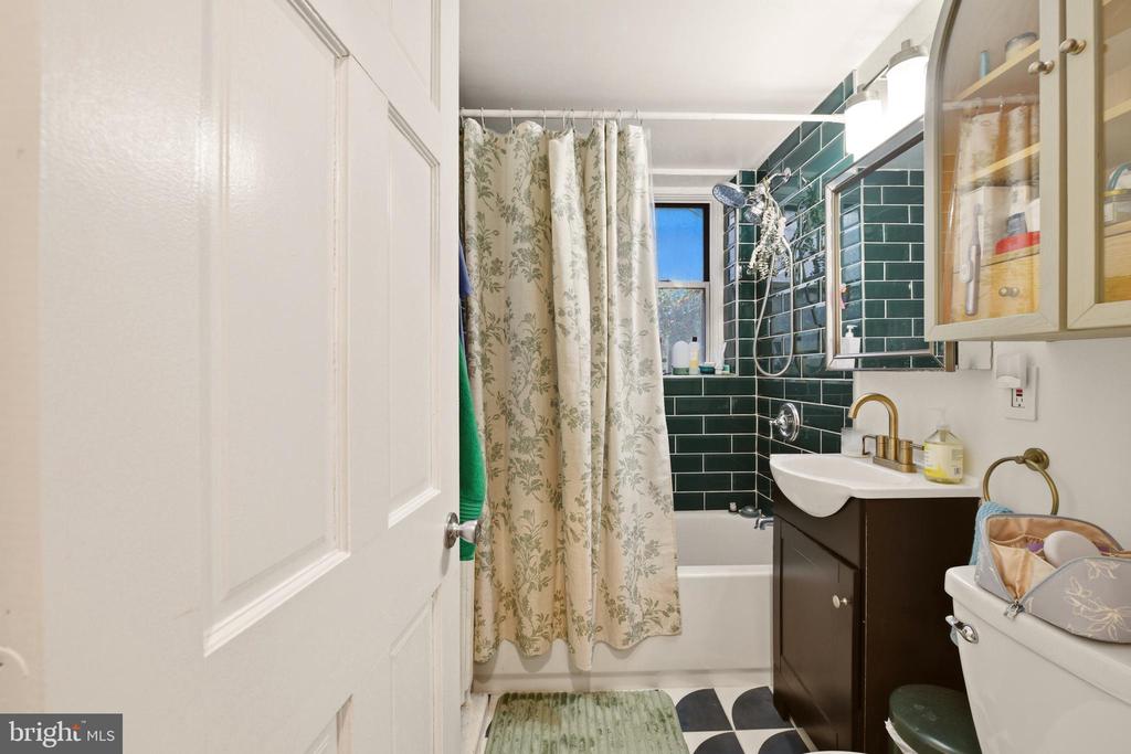 1820 CLYDESDALE PLACE NW Unit: 4