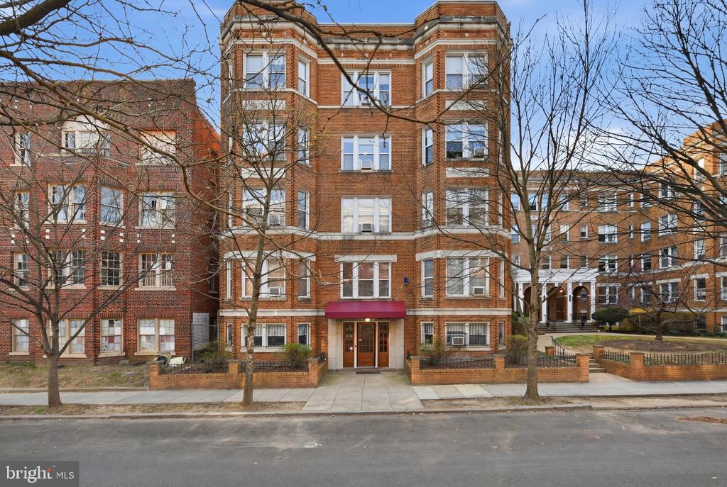 1820 CLYDESDALE PLACE NW Unit: 4