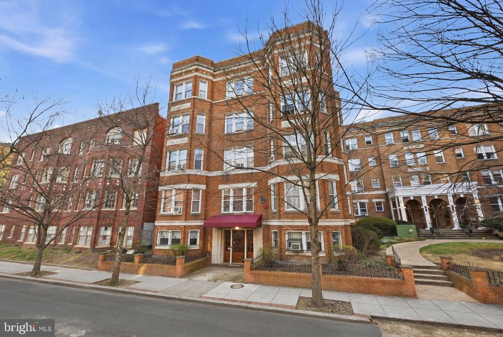 1820 CLYDESDALE PLACE NW Unit: 4