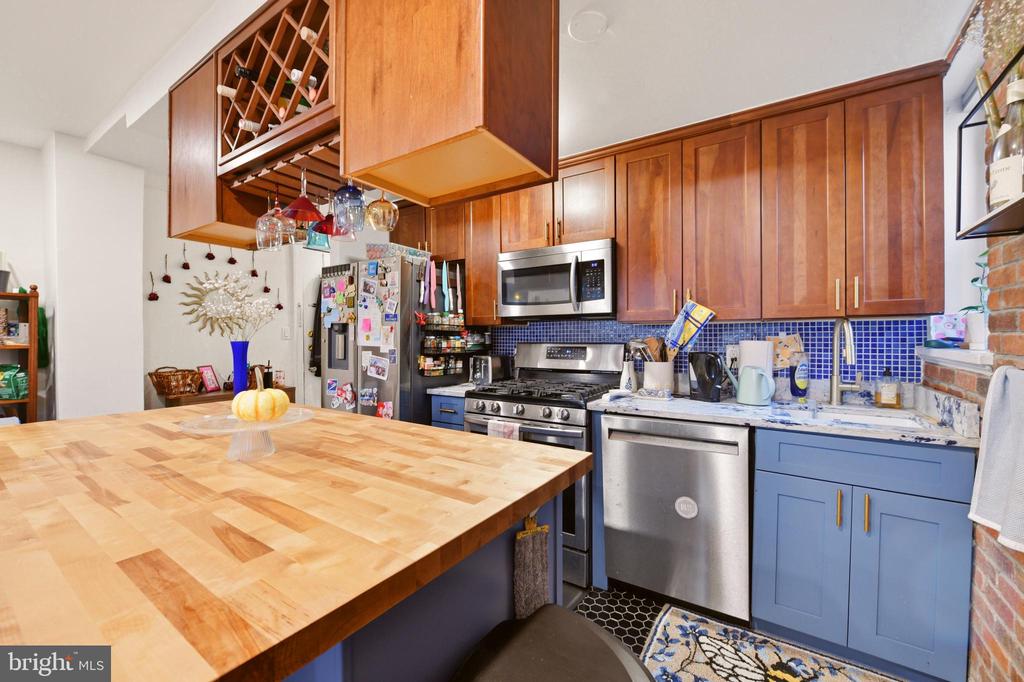 1820 CLYDESDALE PLACE NW Unit: 4
